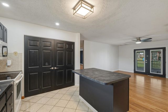 6 Royal Oak Court, Hurricane, WV 25526