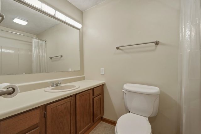 6 Royal Oak Court, Hurricane, WV 25526