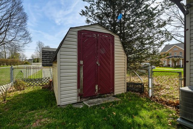 6 Royal Oak Court, Hurricane, WV 25526