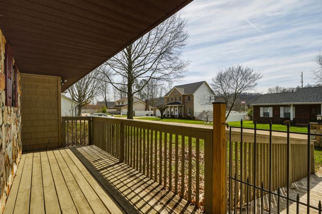 6 Royal Oak Court, Hurricane, WV 25526