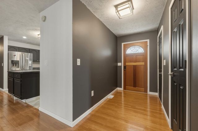 6 Royal Oak Court, Hurricane, WV 25526