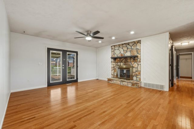 6 Royal Oak Court, Hurricane, WV 25526