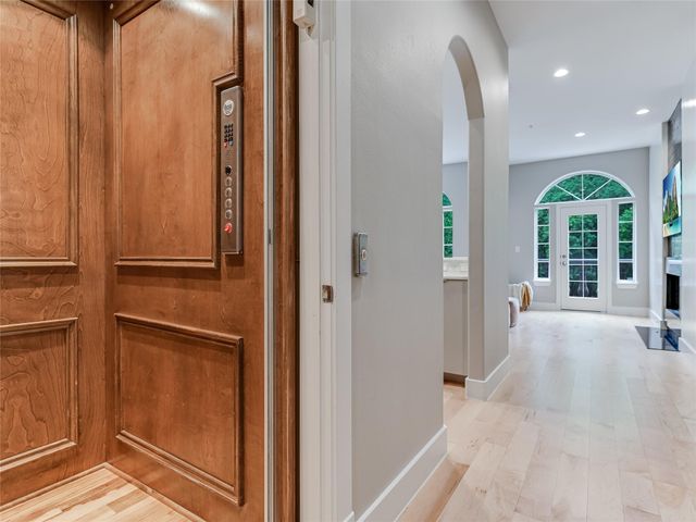 1529 Barton Springs RD 13, Austin, TX 78704