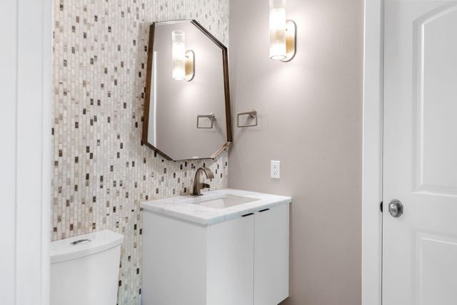 1529 Barton Springs RD 13, Austin, TX 78704