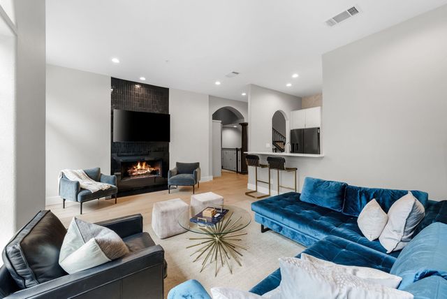 1529 Barton Springs RD 13, Austin, TX 78704