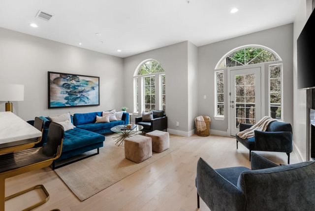 1529 Barton Springs RD 13, Austin, TX 78704