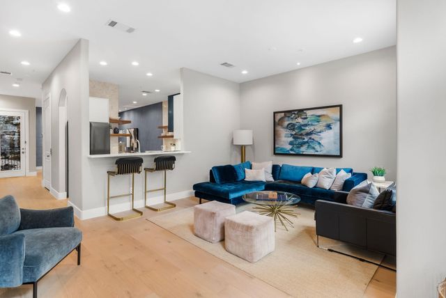 1529 Barton Springs RD 13, Austin, TX 78704