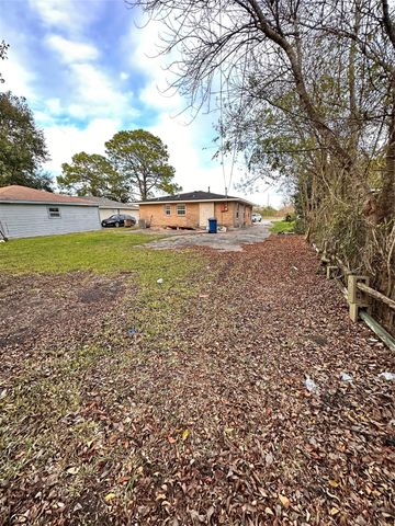 2618 Hill Avenue, Dickinson, TX 77539