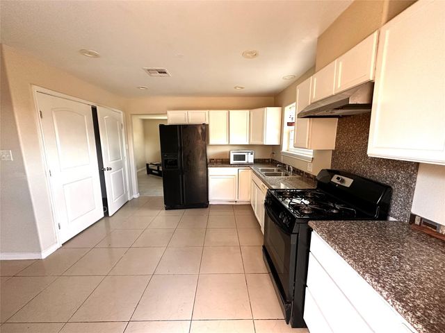 2618 Hill Avenue, Dickinson, TX 77539