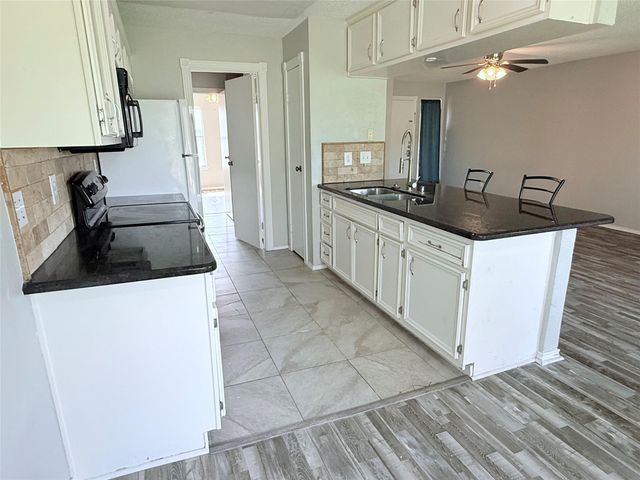 418 Garland Drive 203, Lake Jackson, TX 77566