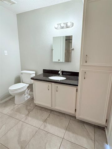 418 Garland Drive 203, Lake Jackson, TX 77566