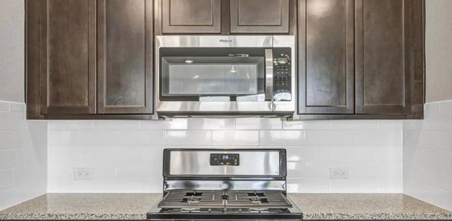 400 Barton Creek LN, Hutto, TX 78634