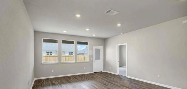 400 Barton Creek LN, Hutto, TX 78634
