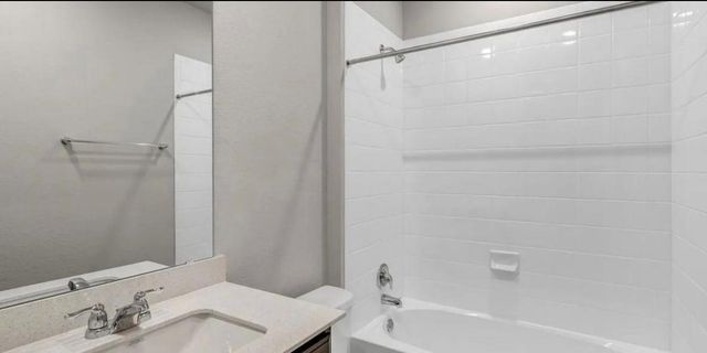 400 Barton Creek LN, Hutto, TX 78634