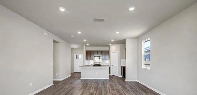 400 Barton Creek LN, Hutto, TX 78634