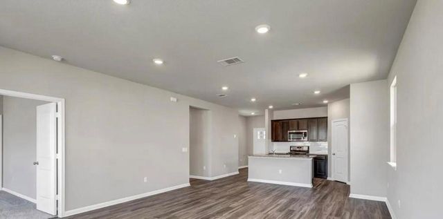 400 Barton Creek LN, Hutto, TX 78634
