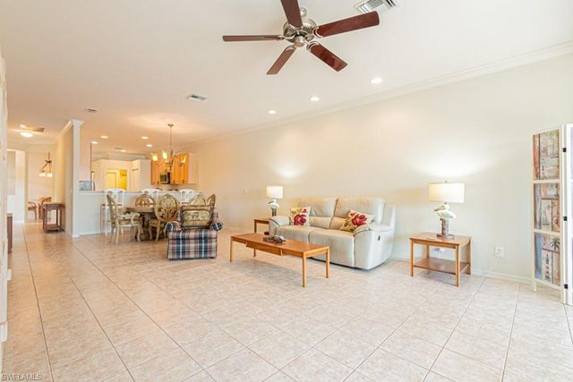 1992 Crestview WAY A95, Naples, FL 34119