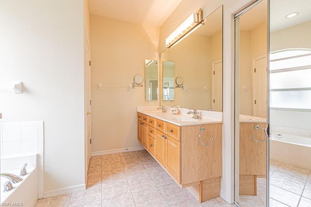 1992 Crestview WAY A95, Naples, FL 34119