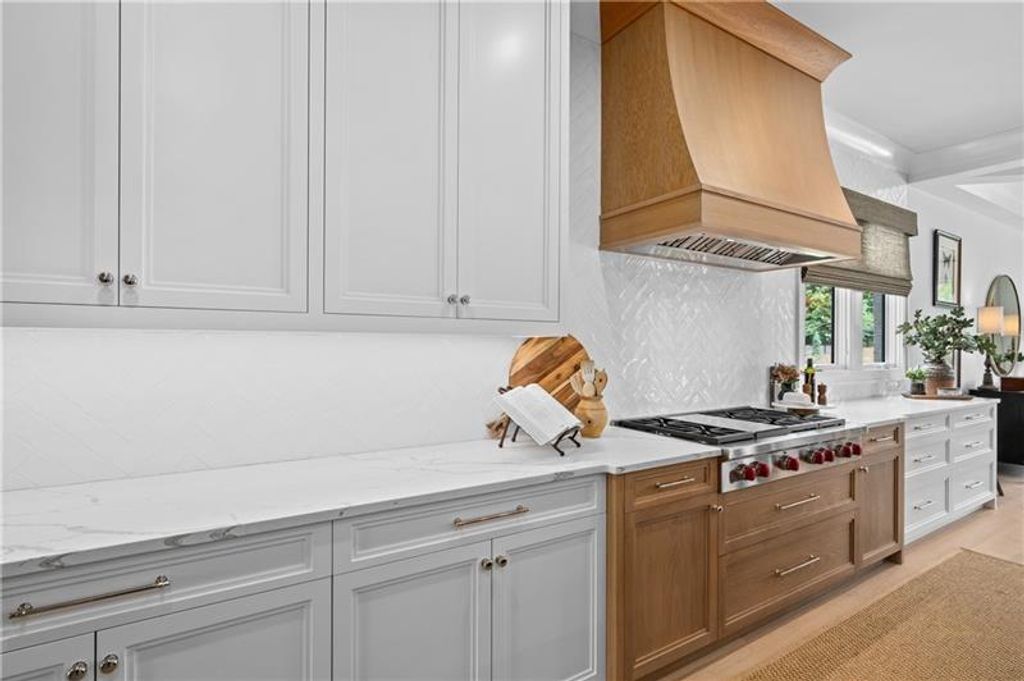 Image 10 of property listing at 10155 Cedar Ridge Drive, Milton, GA 30004
