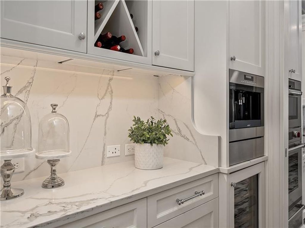 Image 15 of property listing at 10155 Cedar Ridge Drive, Milton, GA 30004