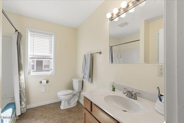 14 Stratton Place, Bethlehem, NY 12054