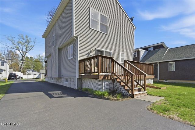 14 Stratton Place, Bethlehem, NY 12054