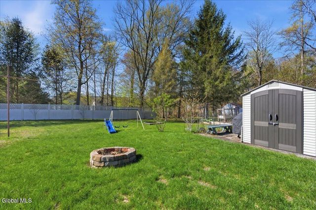 14 Stratton Place, Bethlehem, NY 12054