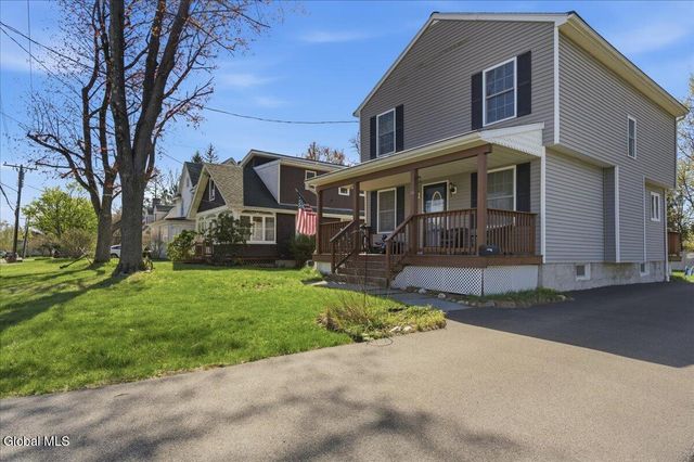 14 Stratton Place, Bethlehem, NY 12054