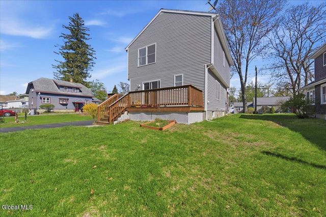 14 Stratton Place, Bethlehem, NY 12054