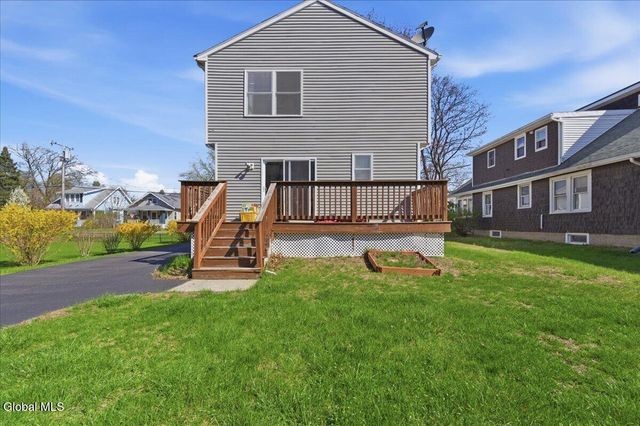 14 Stratton Place, Bethlehem, NY 12054