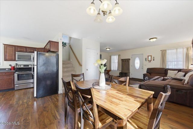 14 Stratton Place, Bethlehem, NY 12054