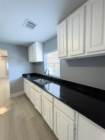 121 Georgia Street, Houston, TX 77029