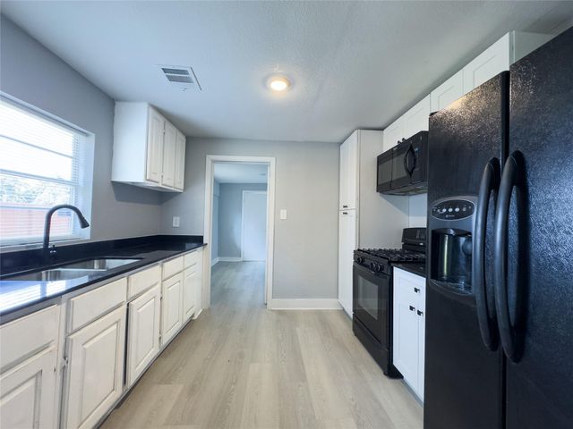 121 Georgia Street, Houston, TX 77029