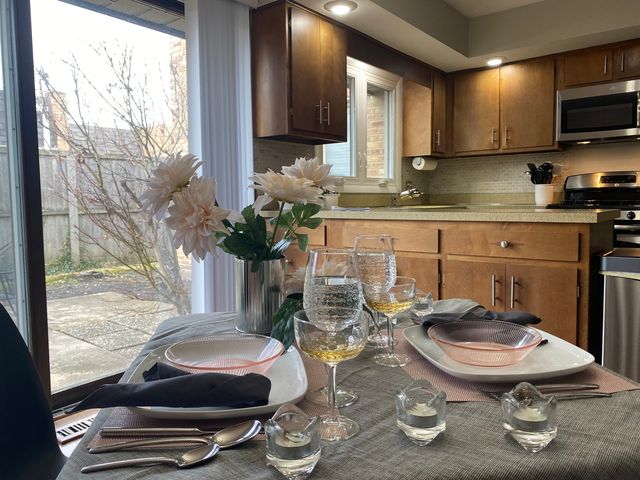 1817 Somerset Lane, Northbrook, IL 60062