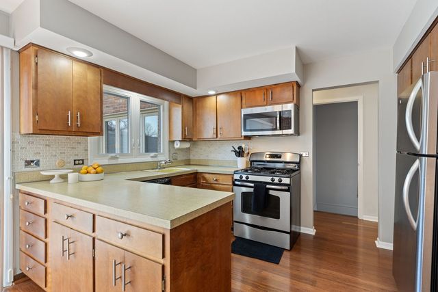 1817 Somerset Lane, Northbrook, IL 60062