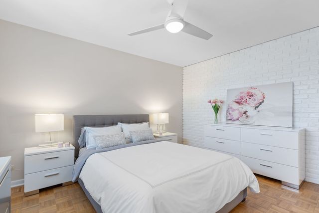 1817 Somerset Lane, Northbrook, IL 60062