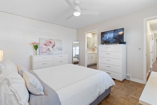 1817 Somerset Lane, Northbrook, IL 60062