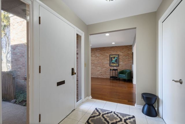 1817 Somerset Lane, Northbrook, IL 60062