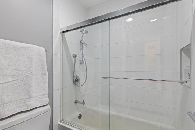 1817 Somerset Lane, Northbrook, IL 60062