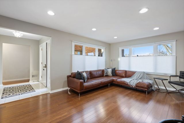 1817 Somerset Lane, Northbrook, IL 60062