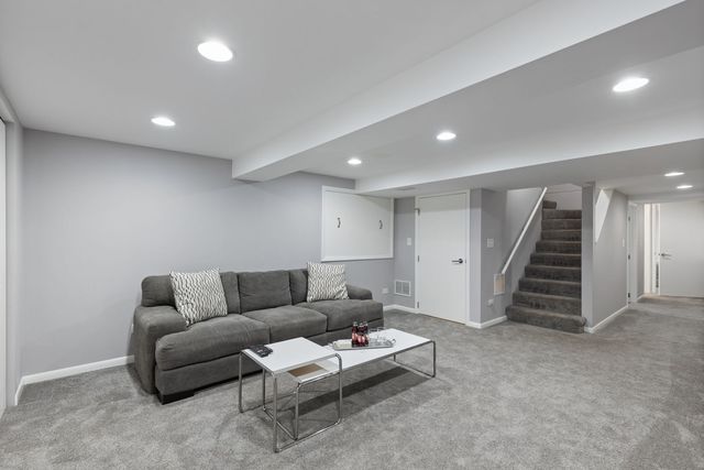 1817 Somerset Lane, Northbrook, IL 60062