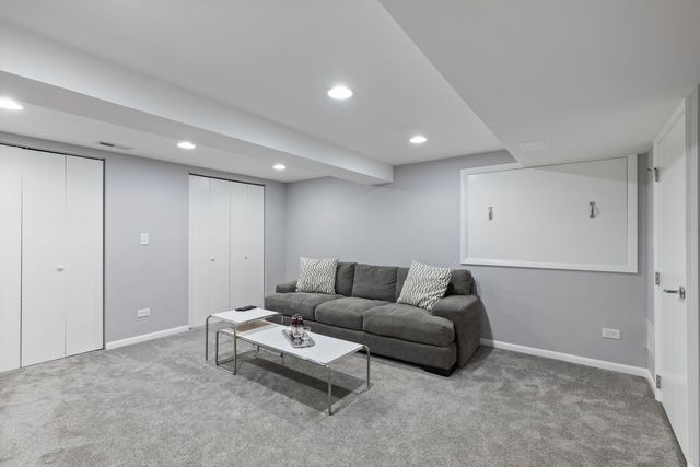 1817 Somerset Lane, Northbrook, IL 60062