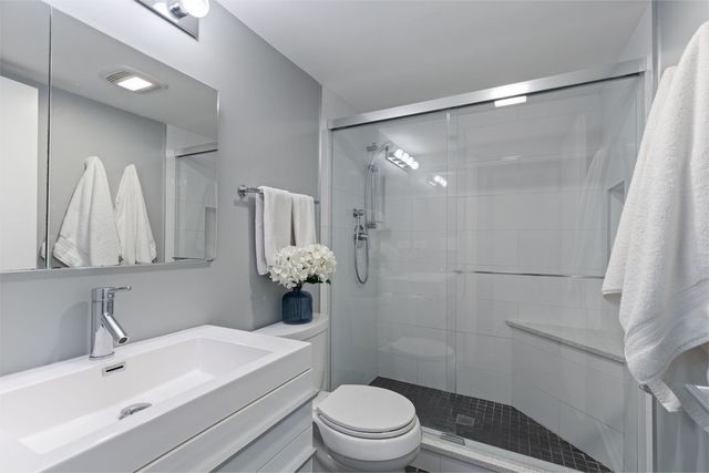 1817 Somerset Lane, Northbrook, IL 60062