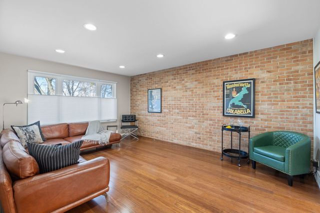 1817 Somerset Lane, Northbrook, IL 60062