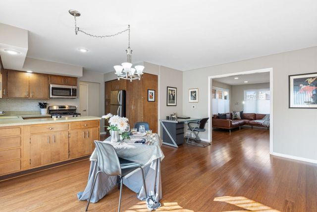 1817 Somerset Lane, Northbrook, IL 60062