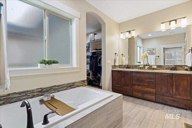 2317 N Van Dyke Ave, Kuna, ID 83634