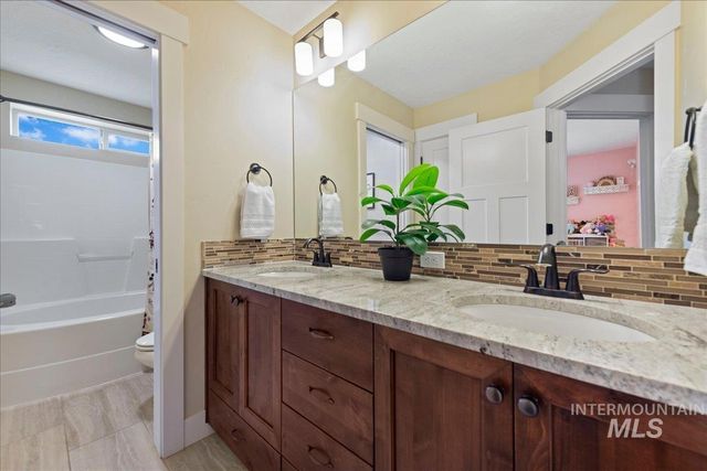 2317 N Van Dyke Ave, Kuna, ID 83634