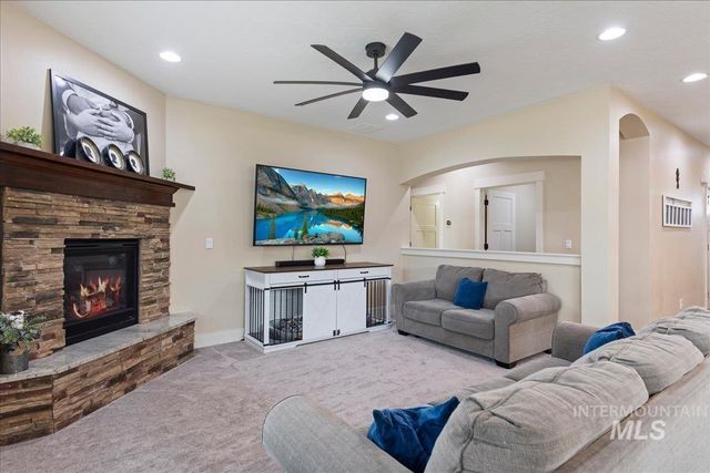 2317 N Van Dyke Ave, Kuna, ID 83634