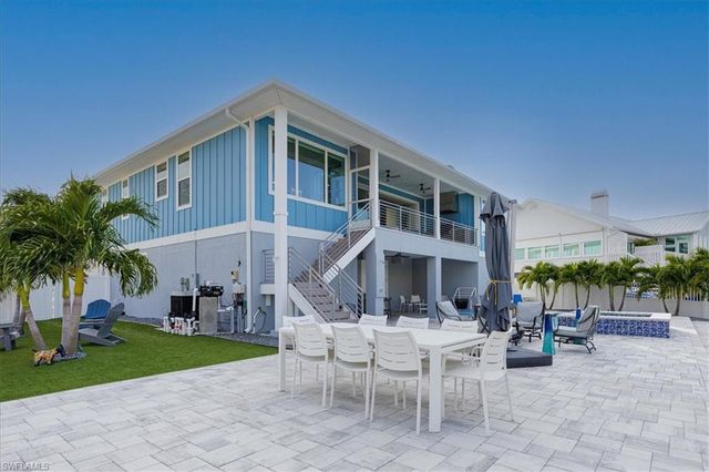 8425 Lagoon RD, Fort Myers Beach, FL 33931