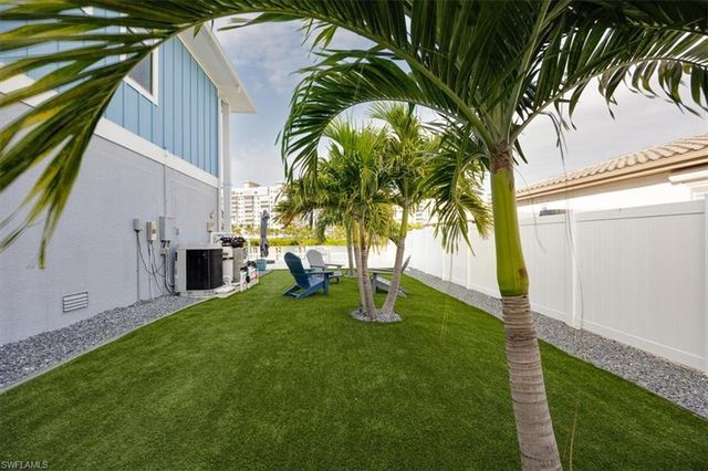 8425 Lagoon RD, Fort Myers Beach, FL 33931